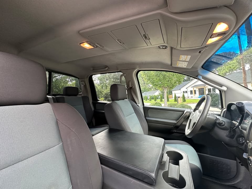 2004 Nissan Titan XE - Photo 11